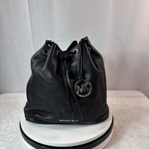 Michael Kors Black Medium Jules Drawstring Bucket Leather Shoulder Bag